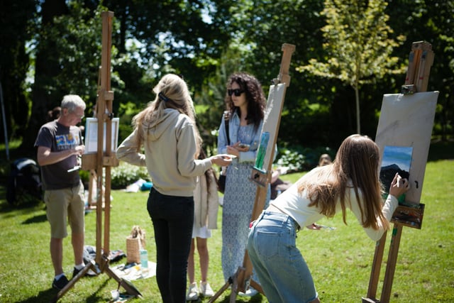 Painting in Swan Park. Photos: Gerry Morgan.