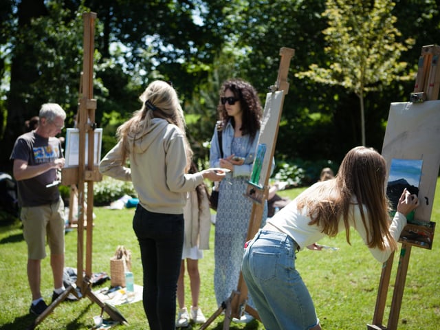 Painting in Swan Park. Photos: Gerry Morgan.