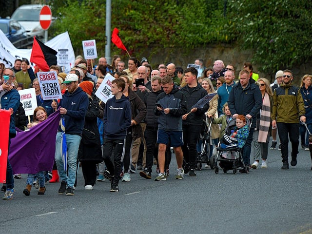 Some of the attendance at the Derry Against Fuel Poverty march and rally on Saturday afternoon last. Photo: George Sweeney. DER2239GS – 113