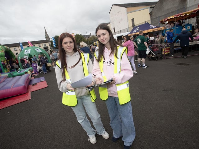 Two of the Feile 25 volunteers hard at work on Saturday at Pilot's Row. (Photos: Jim McCafferty Photography) : .