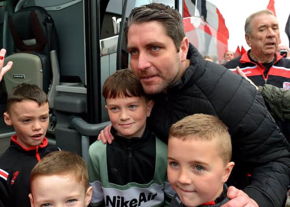 Ruaidhrí Higgins pictured with young Derry City fans. DER2244GS – 57