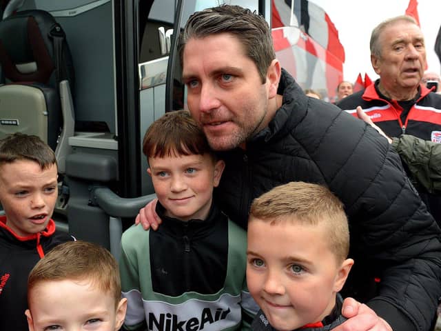 Ruaidhrí Higgins pictured with young Derry City fans. DER2244GS – 57
