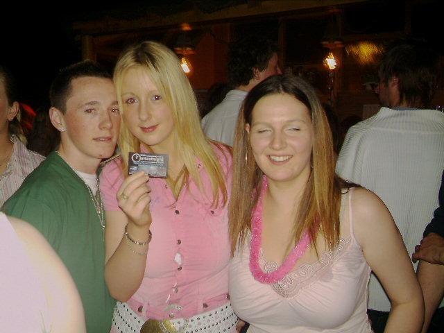 Exif-JPEG-422 : Out Last Night pictures in Derry bars in May 2005.