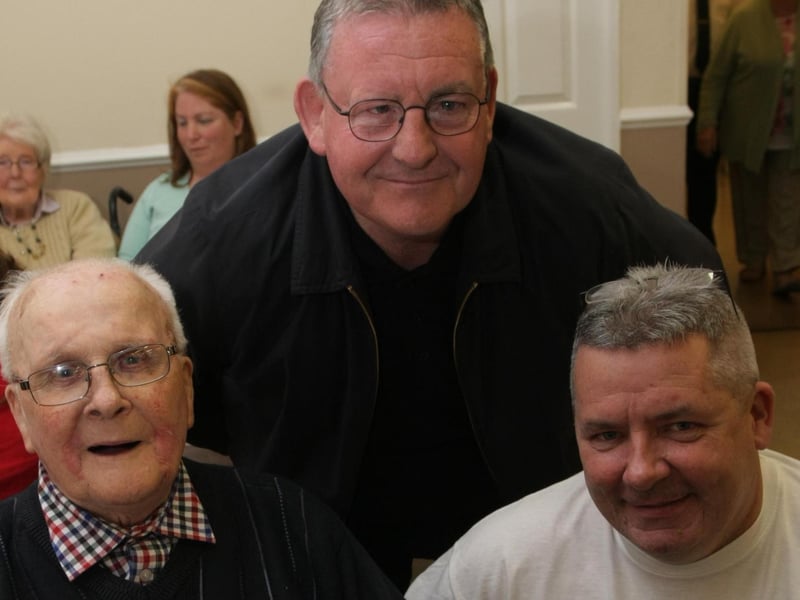 90 years-old George Peoples, a former councillor, pictured with Councillor Tony Hassan and Ollie Green, Festival Director, at a Tea Party in Galliagh. DER2914MC081