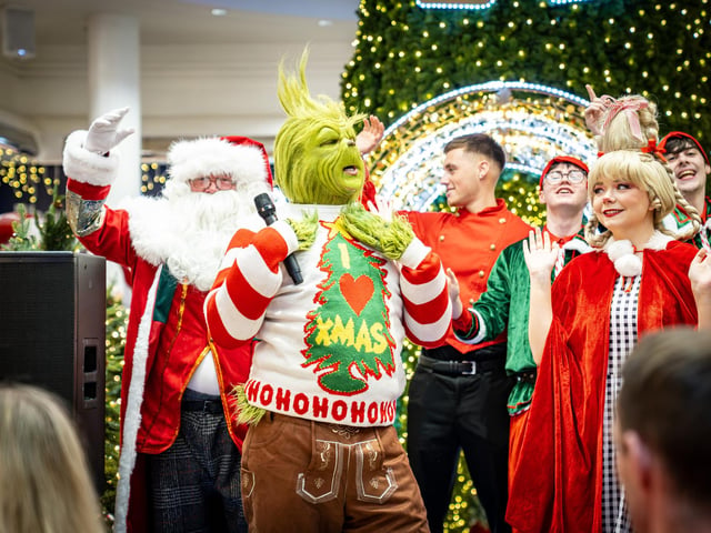 Derry, Northern Ireland. 7 November 2025. Santa and the Grinch share the stage at Foyleside Shopping Centre, switching the Christmas lights back on to applause from the crowd. Credit: Aodhan Roberts. : Joyous scenes as Santa arrives at Foyleside Shopping Centre and the festive lights are turned on. Photos: Aodhán Roberts.