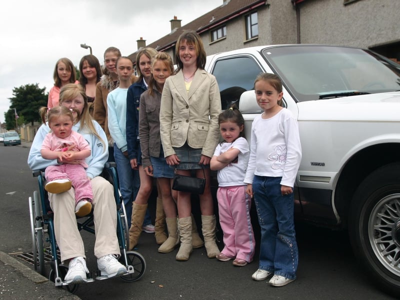 Gemma Hughes and friends pictured at the Limo as they ready go to town 6912dd : Parties in Derry in July 2005.
