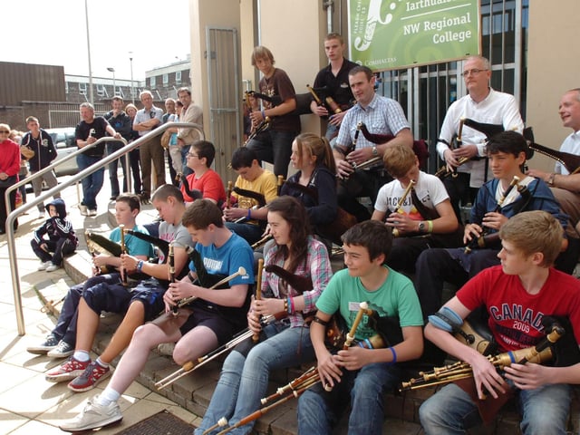Musicians give an impromptu performance on the pipes outside Scoil Eigse during the opening day of the Fleadh. (DER3113PG017)