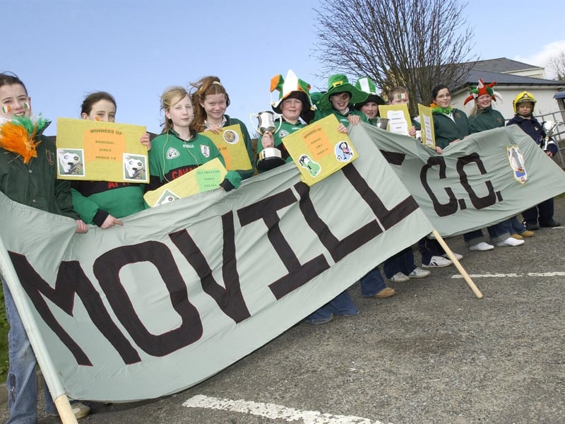 Pupils from Moville Community College make sure they get noticed on St Patricks Day. (2103PG06)                                : St Patrick's Day in Moville in 2006.