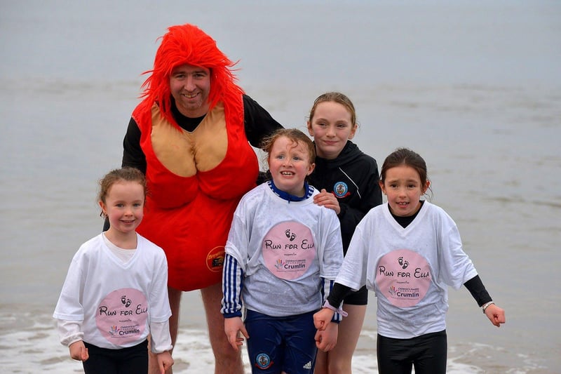 Grace, Tony, Emma, Elle and Freya from Buncrana took part the annual Christmas morning charity swim at Ludden beech. Photo: George Sweeney. DER2252GS – 28