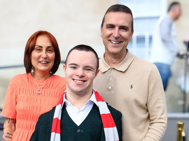 Caoimhin Breslin with dad Seamus and mum Jane at the Ardnashee formal held in the Ebrington Hotel. (Photo - Tom Heaney, nwpresspics) : .
