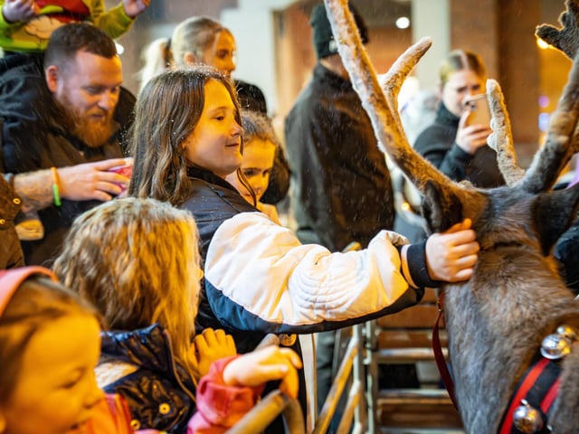 Derry, Northern Ireland. 7 November 2025. Christmas celebrations get underway at Foyleside Shopping Centre as Santa arrives to launch the festive season. Credit: Aodhan Roberts. : Christmas at Foyleside. Photos by Aodhán Roberts.