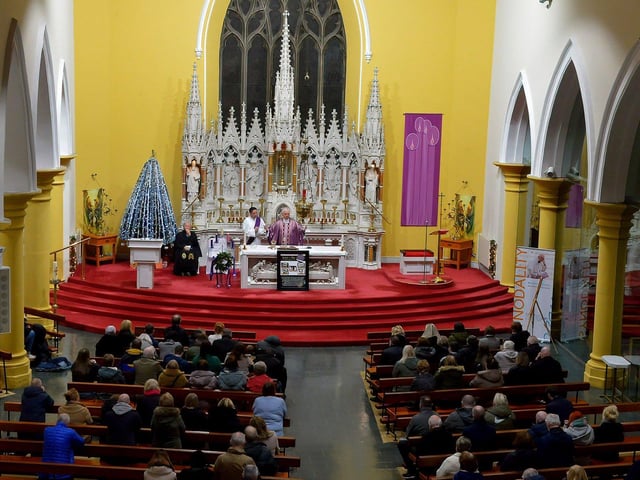 The Reverend Dr David Latimer spoke at a Mass celebrated by Fr Michael Caney PP, in St Columba’s Church Chapel Road on Tuesday evening, remembering those murdered in Annie’s Bar on the 20 December 1972. Photo: George Sweeney. DER2251GS – 09