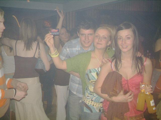 Exif-JPEG-422 : Out Last Night pictures in Derry bars in May 2005.