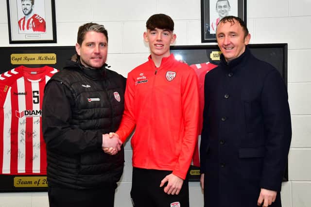 Ruaidhri Higgins shakes hands with Luke O'Donnell who signed his first professional contract with Derry City this week. Also pictured is Luke's dad Oliver. Photograph by Kevin Morrison.