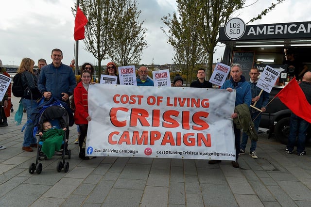 Protesters who attended the Derry Against Fuel Poverty march and rally on Saturday afternoon last. Photo: George Sweeney.  DER2239GS – 100