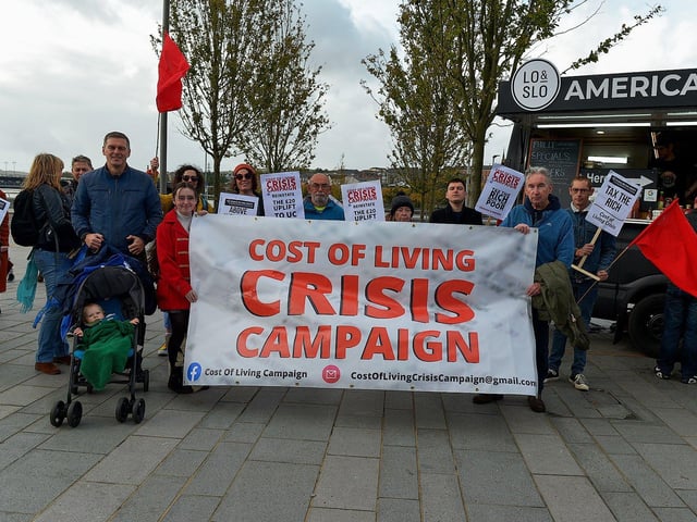 Protesters who attended the Derry Against Fuel Poverty march and rally on Saturday afternoon last. Photo: George Sweeney. DER2239GS – 100