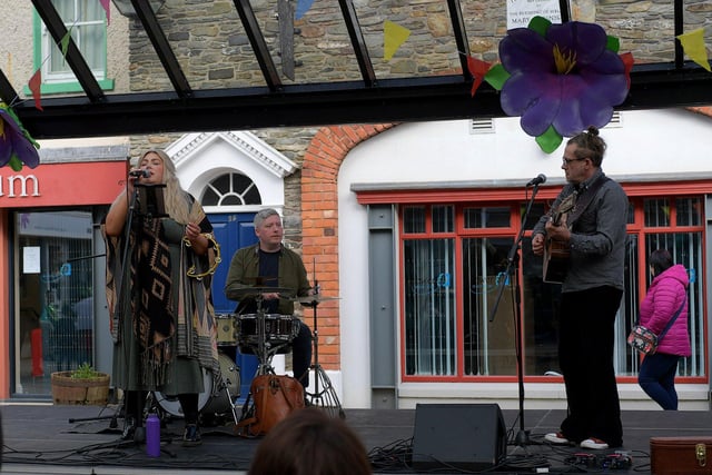 There will be live music in the Craft Village from 1pm-6pm.