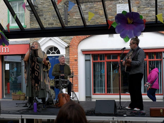 There will be live music in the Craft Village from 1pm-6pm.