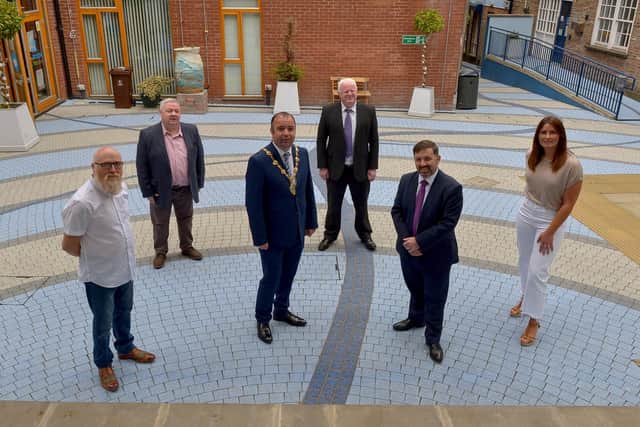 Robin Swann, the then Minister of Health, second from right, pictured with Joe Thompson, Project Co-ordinator CCIS, Colr. Darren Guy, the then Mayor of Derry and Strabane Colr. Brian Tierney, Colr. Andy McKane and Sharon Hill, Project Manager CCIS, during a visit to Extern in 2020. DER2025GS - 017