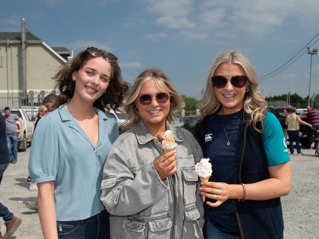 Caoimhe Parke, Catherine Toye and Roisin Toye at the Allen Wylie Memorial Tractor Run from Letterkenny to Newtoncunningham on Saturday last  held to raise funds for the Good & New Cancer Bus.    Photo Clive Wasson