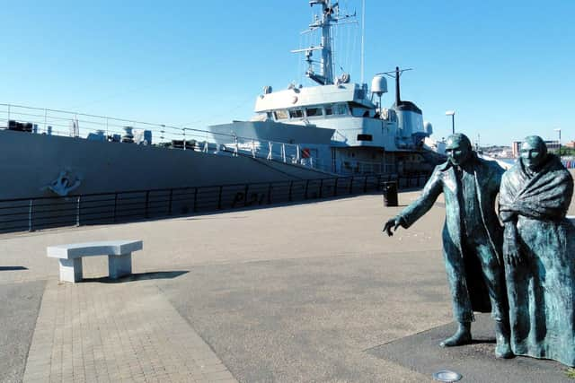 Emigrant statues on Derry's quay. (Photo: Hugh Gallagher)