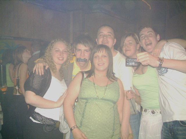 Exif-JPEG-422 : Out Last Night pictures in Derry bars in May 2005.