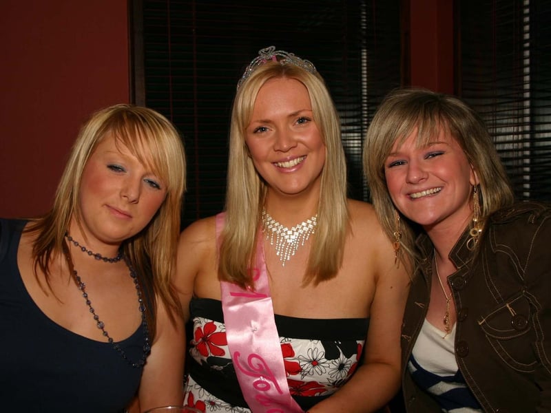 Emm Harkin with friends Sarah Cregan and Emma Sharkey enjoying the party. 4003/dd : .