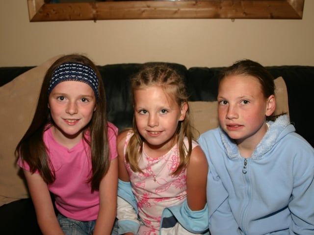 Birthday girl Jade with ffriends Alex and Mariah enjoying the party 7464dd : Parties in Derry in July 2005.