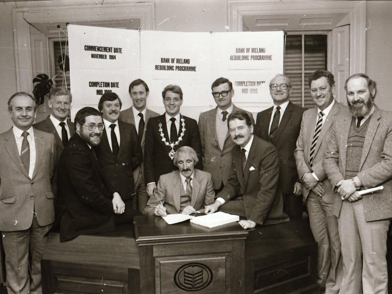 Signing contracts for the new Bank of Ireland at Sackville Street / Strand Road.