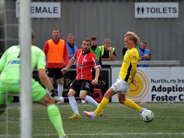 Derry City’s Paul McMullan crosses the ball into the KuPs’ penalty area. Photo: George Sweeney. DER2330GS -