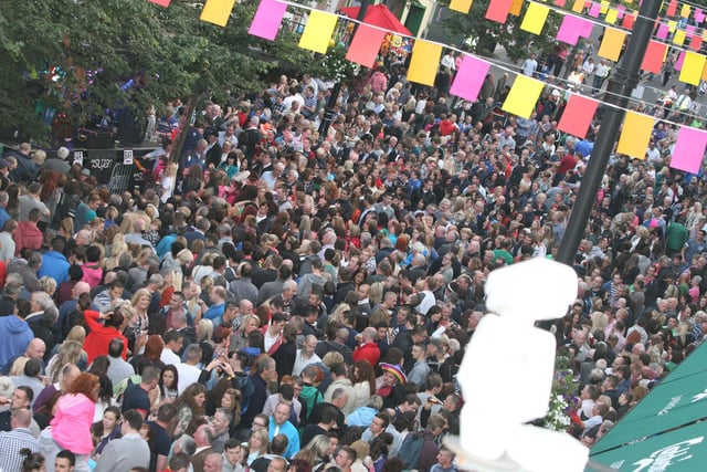 A packed Shipquay Street on Sunday afternoon as revellers enjoy the Fleadh. DER3413JM006