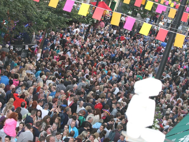A packed Shipquay Street on Sunday afternoon as revellers enjoy the Fleadh. DER3413JM006
