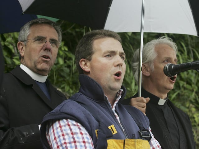 Mark Barnett singing the RNLI hymn at the Blessing of the Fleet in Inch on Sunday. (0507C06) : Blessing of the Fleet in Inch Island on July 2005.