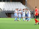 The Derry City players get in a huddle at the start of the second half of Thursday night's Europa Conference League, 1st leg, 1st Round Qualifier at the Tórsvøllur Stadium, Torshavn, Faroe Islands. Photograph by Kevin Moore (MCI Photo).