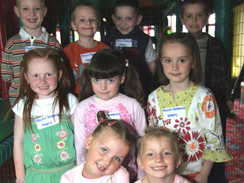 Jessic and Alice pictured with their party guests at Bananas as they celebrate their 6th birthday 0276JML : Parties and celebrations June 2006: Jessica and Alice Cregan.