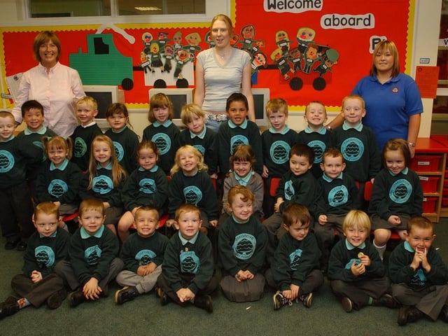 Primary 1 pupils from Oakgrove Primary School with, back row from left, Larraine Coulter, Rachel Callen, and Aine Hassan. (1909PG19):20 years on: Young people across Derry and Donegal starting school in September 2003