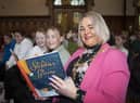 Dearbhlá agus Niamh ó Ghaelscoil Éadain Mhóir ag baint sult as Lúcháir Leabhar leis an Mhéara.
Dearbhlá and Niamh from Gaelscoil Éadain Mhóir enjoying Lúcháir Leabhar with the Mayor.
