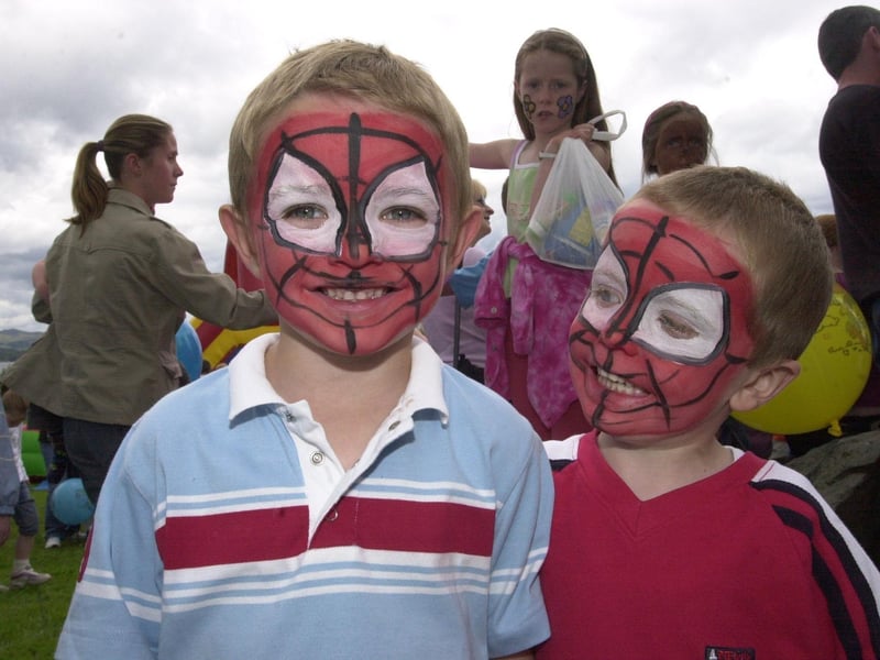Derry youngsters enjoying summer in August 2003