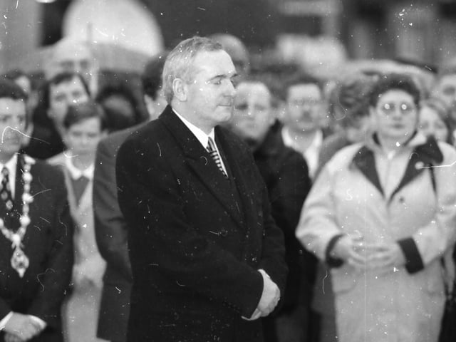 Bertie Ahern pays his respects as the Bloody Sunday memorial.