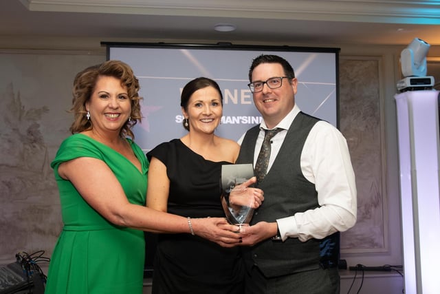 Deirdre Bradley, Deirdre's @TheDiamond, Sponsor presents The Pub of the Year award to Mary McLaughlin and Martin McLaughlin, The Sportsmans Inn at the Carndonagh Traders Association Business and Community Awards in Ballyliffen Lodge Hotel on Saturday night last.   Photo Clive Wasson