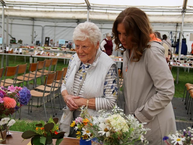 Ladies looking at the flowers at The Eglinton Annual Show. (Photo - Deirdre Heaney, nwpresspics)