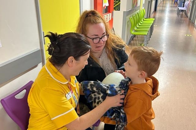 Roar Roar Dinosaur Interactive Experience a huge hit with patients in the Children’s Ward at Altnagelvin Hospital, Derry this week pictured are children, parents and staff members enjoying the educational and fun interactive experience with a dinosaur egg and baby dinosaurs.