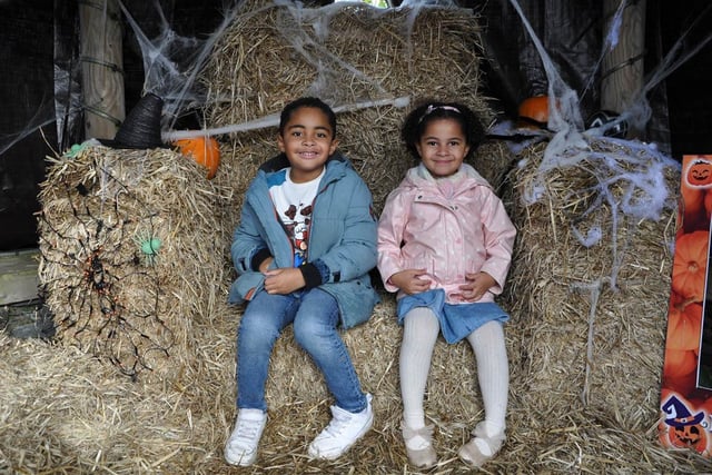 Having Hallowe'en fun at the Ráth Mór Revival Free Hallowe’en Pumpkin Patch