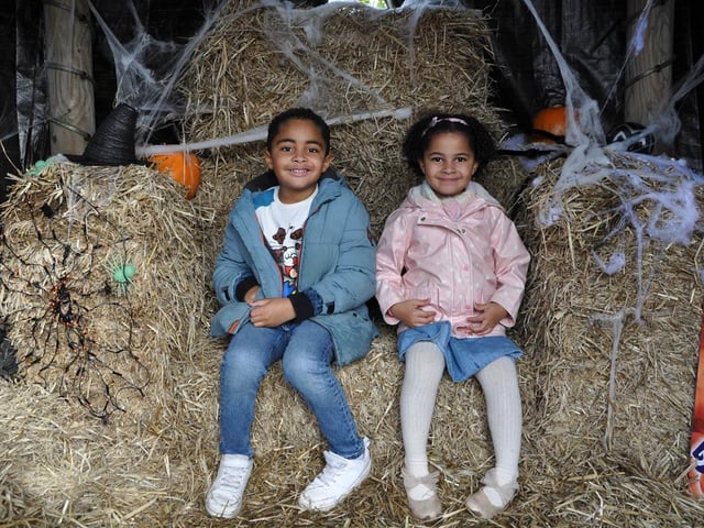 Having Hallowe'en fun at the Ráth Mór Revival Free Hallowe’en Pumpkin Patch