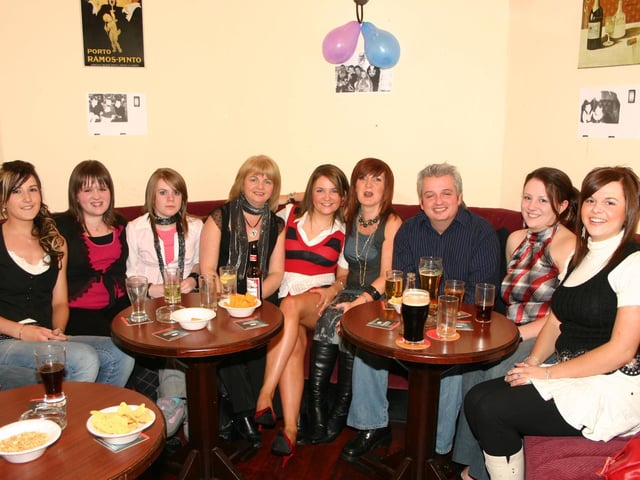 Having a good time at her 18th Birthday Party in the Linenhall with a group of family and friends and uncle Kierion. 2587/dd : Parties and nights out in Derry and Donegal in February 2006.