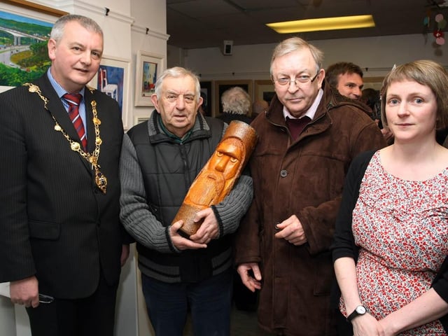The Mayor of Derry Paul Fleming, pictured at the Eden Arts Centre, during the end of term exhibition, with from left, John Stevenson with one of his carvings, Michael McMenamin (Pilots Row Camera Club) and Judy Logue Eden Arts Centre Co-Ordinator). 0604GM01EDEN