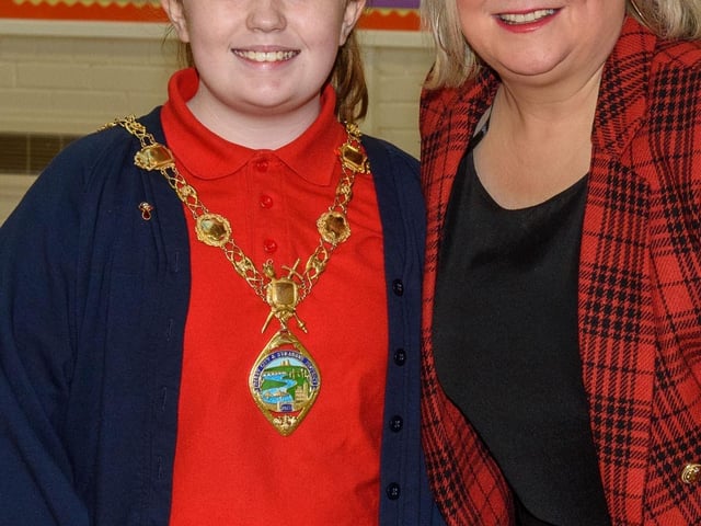 The Mayor, Councillor Sandra Duffy paid a visit to St Oliver Plunkett PS in Strathfoyle as part of Derry City and Strabane District Council’s  Local Democracy Week where she was joined by Councillor Rachal Ferguson and pupils from Primary 7. Following a series of questions and answers the children all tried the Mayoral Chain on. Picture Martin McKeown. 23.11.2:.