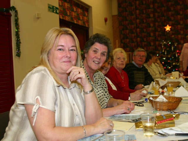 Having a great time at the Christmas party in the Fountain P.S. 1797/DD : Christmas and New Year Parties 2006.