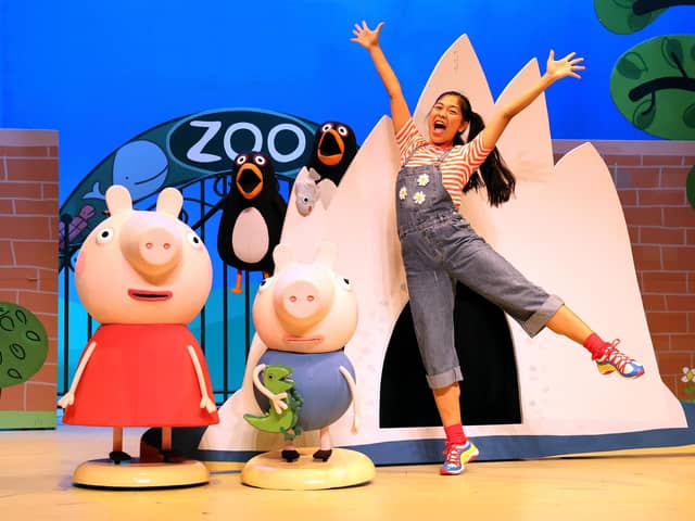 Join Peppa, along with her family and friends as they go to the zoo and also the beach for a special party- it’s going to be an exciting and fun packed day