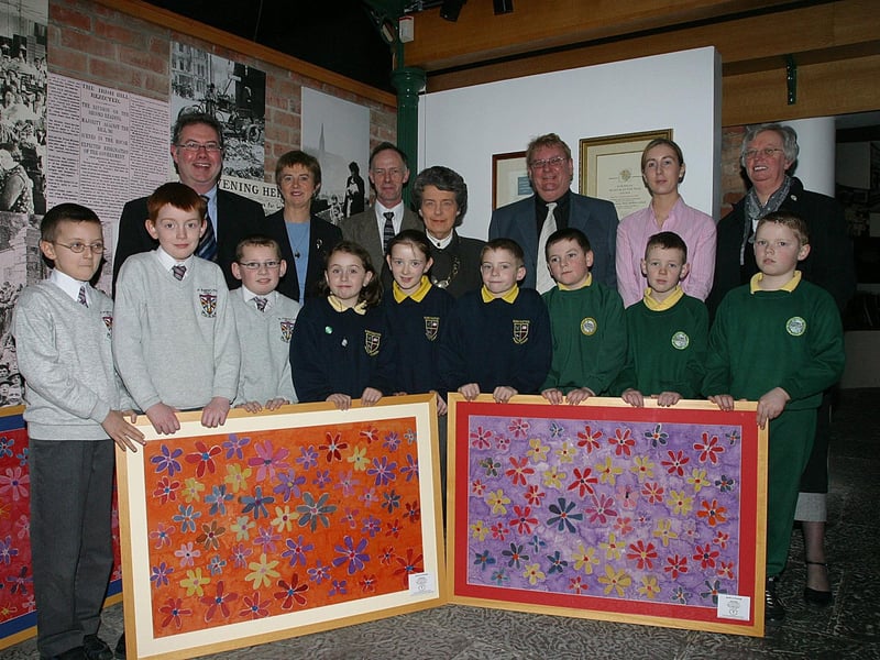 The Deputy Mayor of Derry Councillor Mary Hamilton (centre), with some of the pupils from Scoil Naomh Bríd NS, Muff, St Eugene's PS and Ebrington PS, who attended a Children's Cross-Community Arts & Cultural border project in the Tower Museum, organised by Cumann Gaelach Chnoc na Ros, Doire. Included standing (back row) are teachers and principal Nigel Dougherty, Mary Cassidy, Gerard McGinley, Ivor Ferris, project director, Maria Conway and Rhona Taylor.